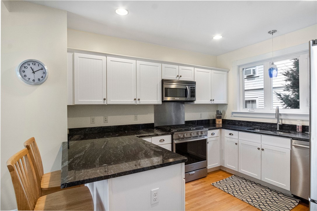 22 Bateman Avenue Newport, RI 02840 - Photo 20 of 43