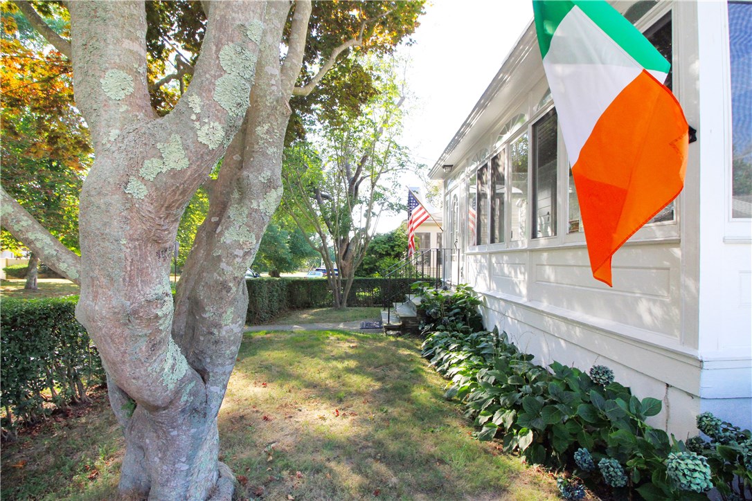 22 Bateman Avenue Newport, RI 02840 - Photo 4 of 43