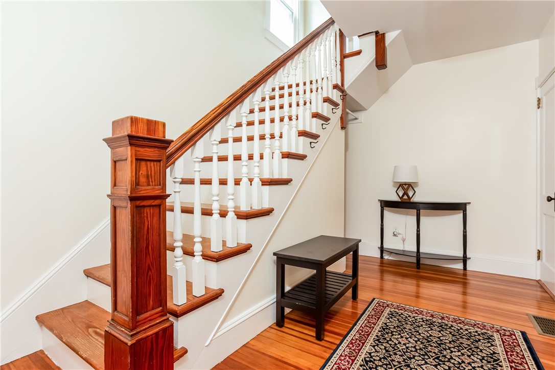 22 Bateman Avenue Newport, RI 02840 - Photo 9 of 43