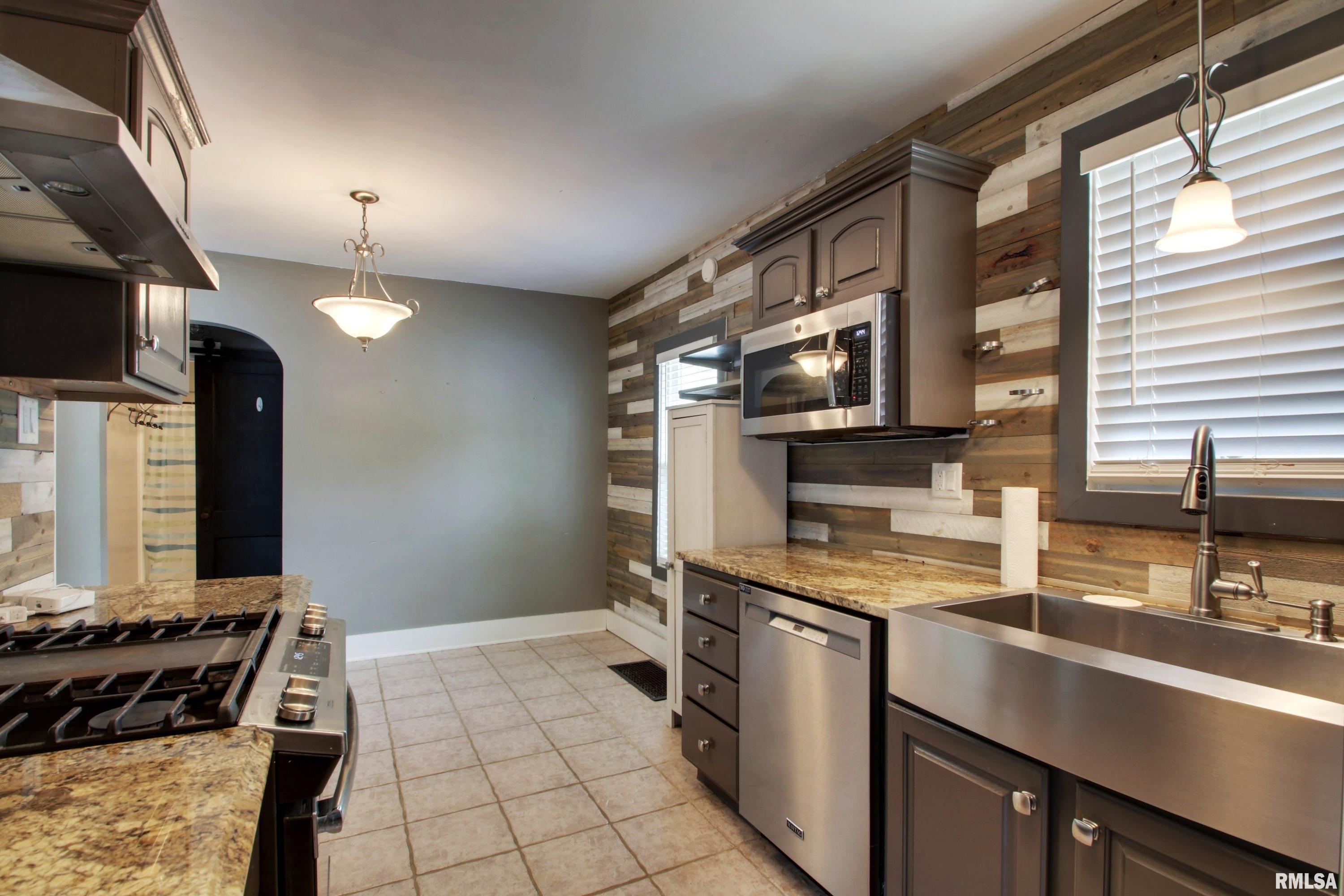 1300 South 24th Street Quincy, IL 62301 - Photo 10 of 24