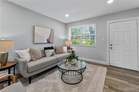 $209,000 | 9102 West Swan Circle, Brentwood, MO 63144