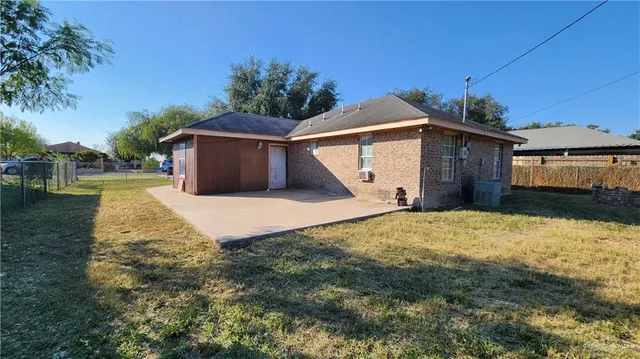 $1,100 | 1910 North Oak Street, Alton, TX 78573