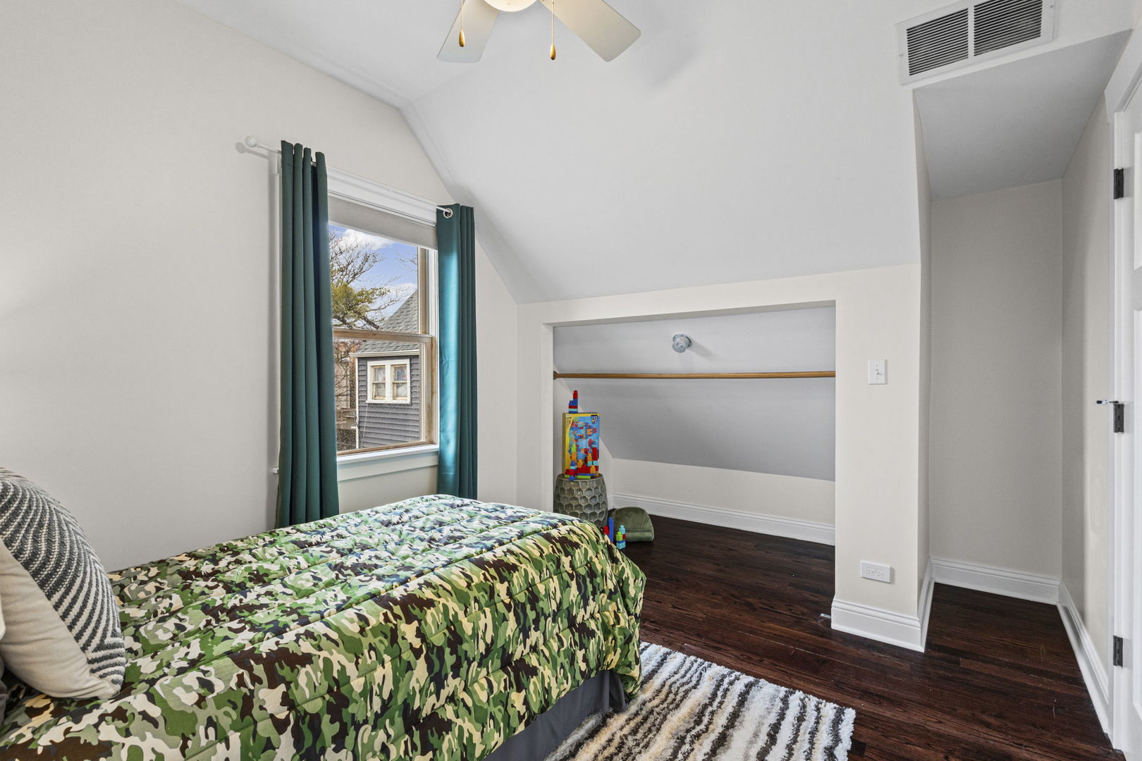 3834 North Drake Avenue Chicago, IL 60618 - Photo 28 of 45