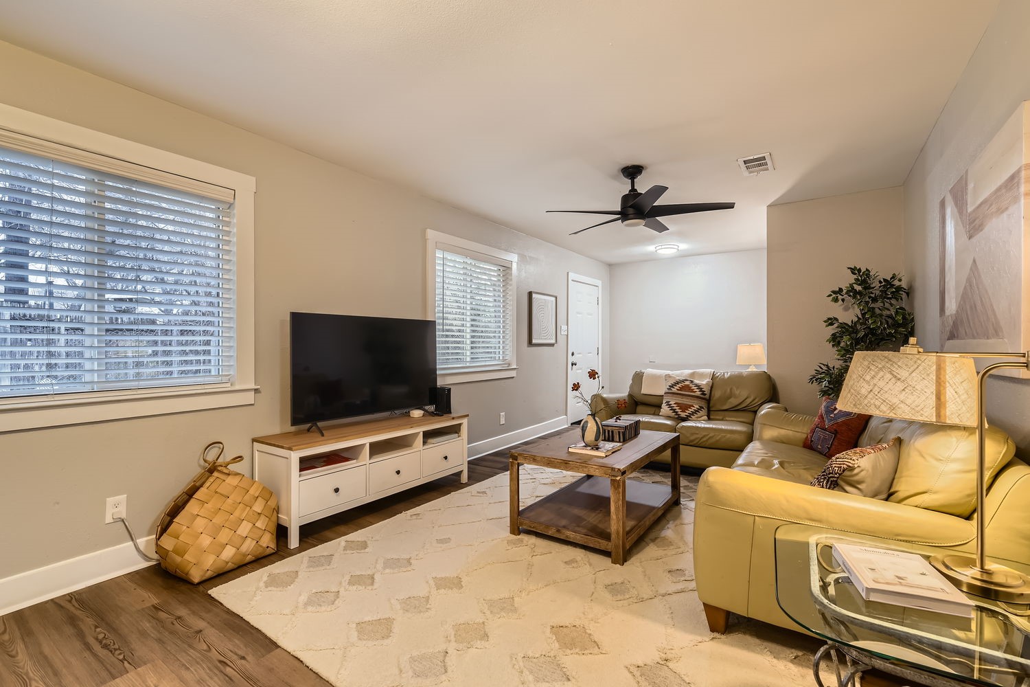 6108 Calmar Cove, Unit B Austin, TX 78721 - Photo 2 of 21