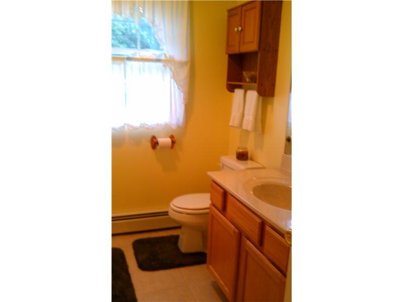 4 Christopher Road Westerly, RI 02891 - Photo 11 of 23 Bathroom.