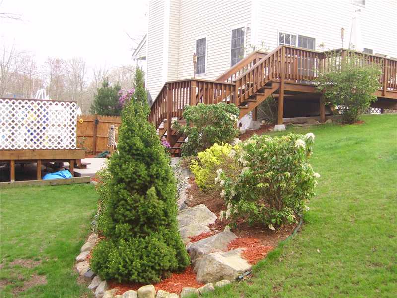 4 Christopher Road Westerly, RI 02891 - Photo 19 of 23 Yard/Garden.