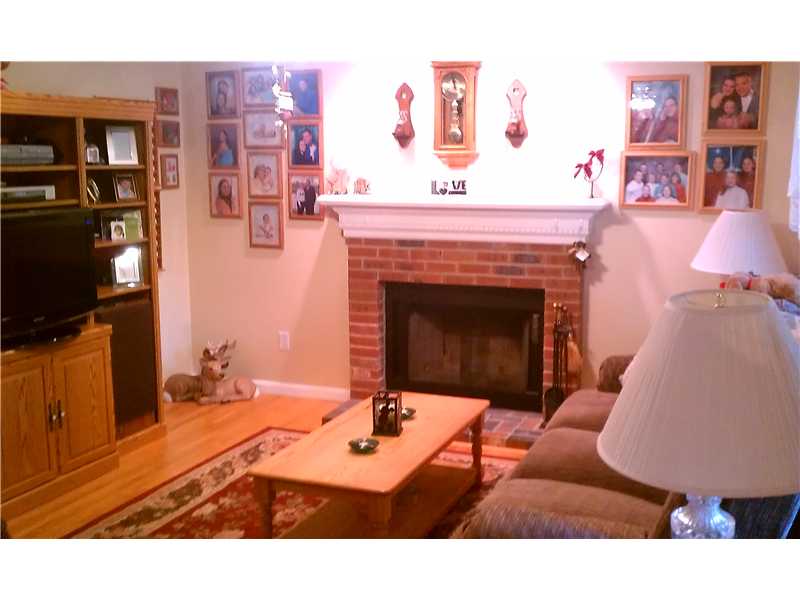 4 Christopher Road Westerly, RI 02891 - Photo 5 of 23 Living Room.