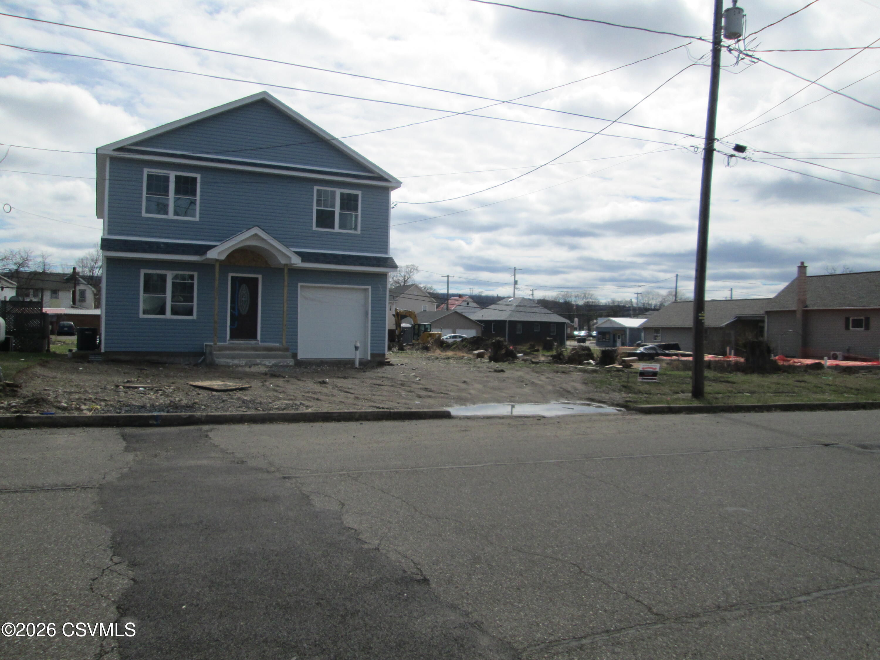 1332 Spring Garden Avenue Berwick, PA 18603 - Photo 3 of 37