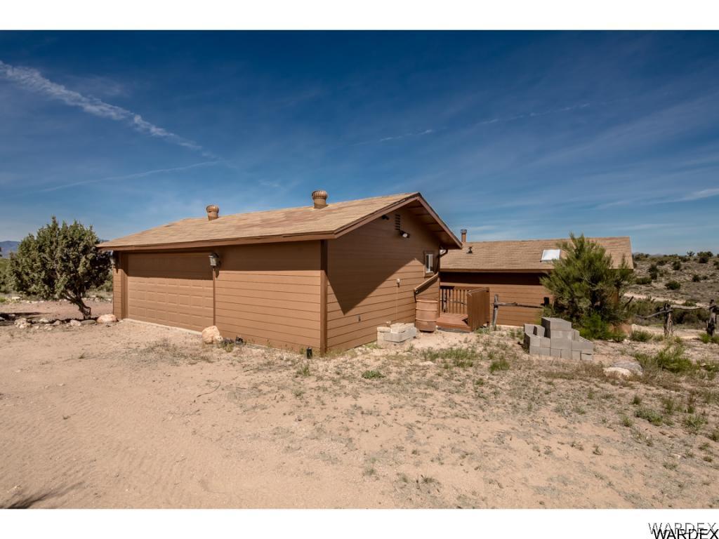 14760 Powerline Road Kingman, AZ 86401 - Photo 2 of 36 a view of a house with a yard