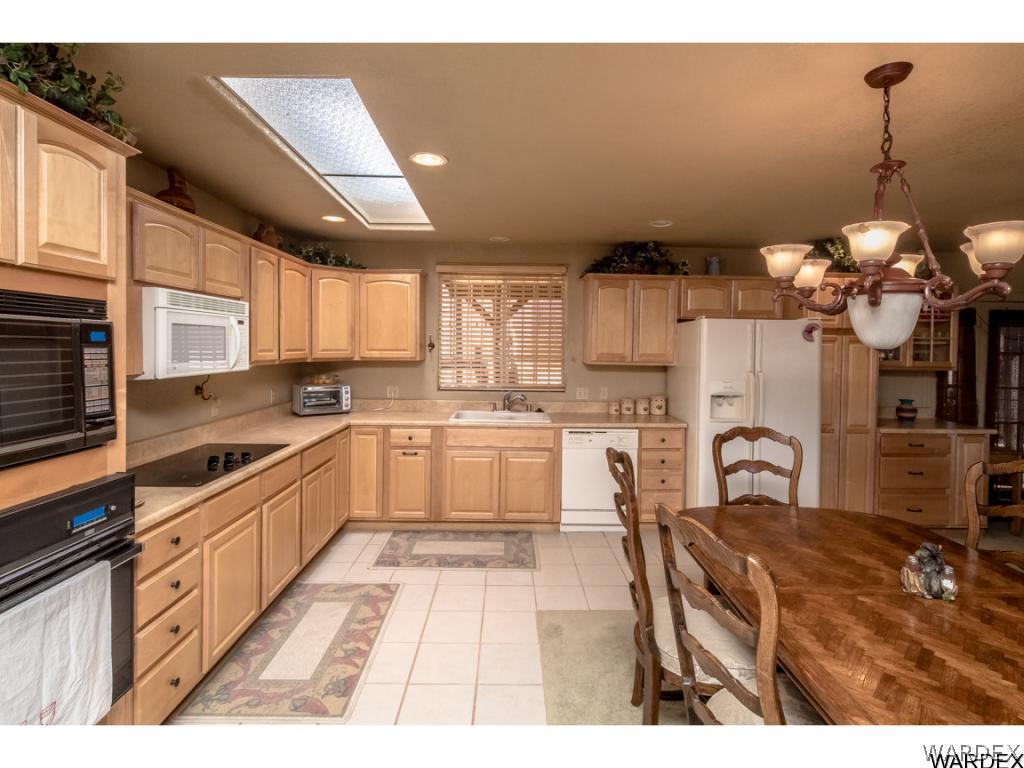 14760 Powerline Road Kingman, AZ 86401 - Photo 4 of 36 a kitchen with cabinets a sink and appliances