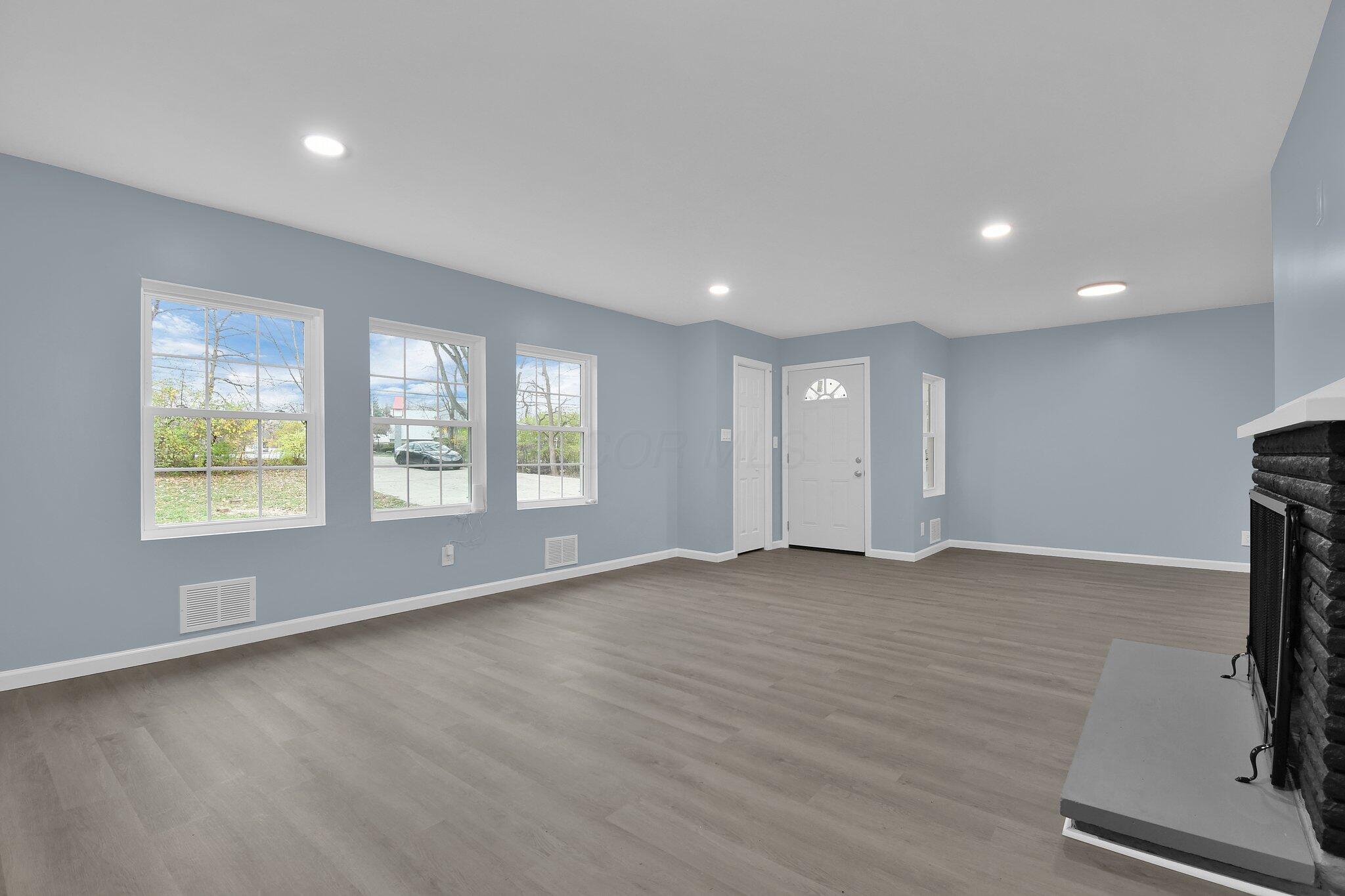 4730 Westerville Road Columbus, OH 43231 - Photo 5 of 35 1st Flr Family Room