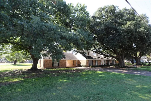 $475,000 | 1000 West 6th Street, McGregor, TX 76657