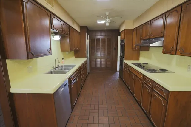 $475,000 | 1000 West 6th Street, McGregor, TX 76657