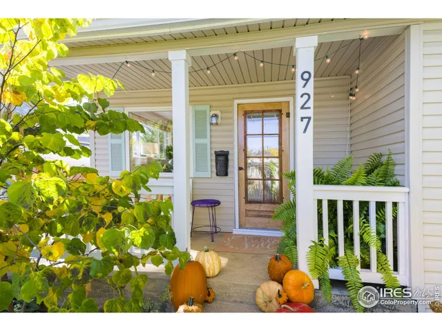 a view of an entryway