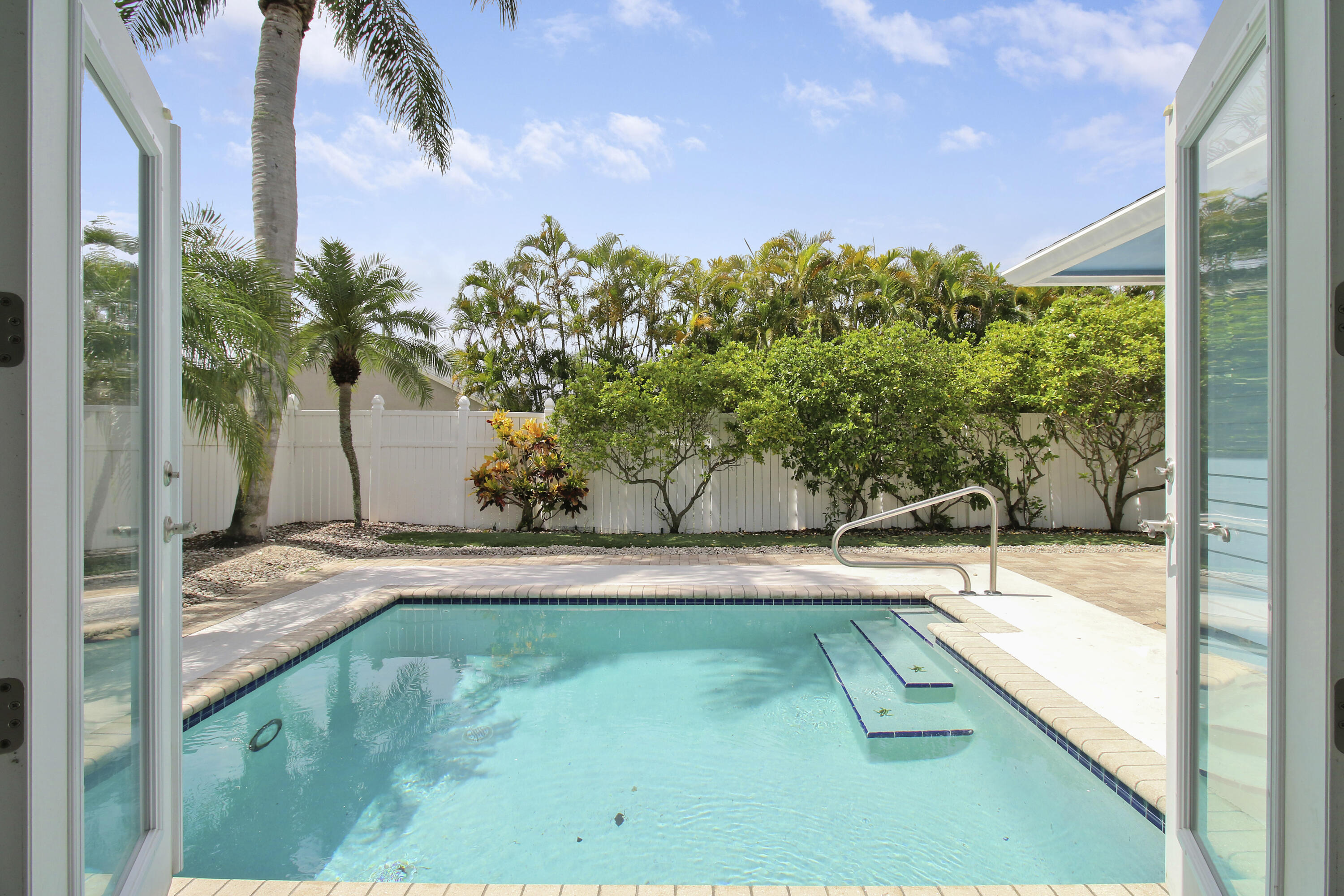 6118 Barbara Street Jupiter, FL 33458 - Photo 3 of 30 House-25