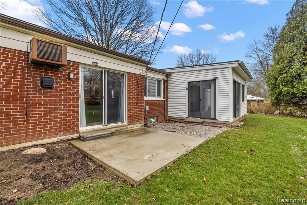 28333 Bayberry Road Farmington, MI 48331 - Photo 45 of 53