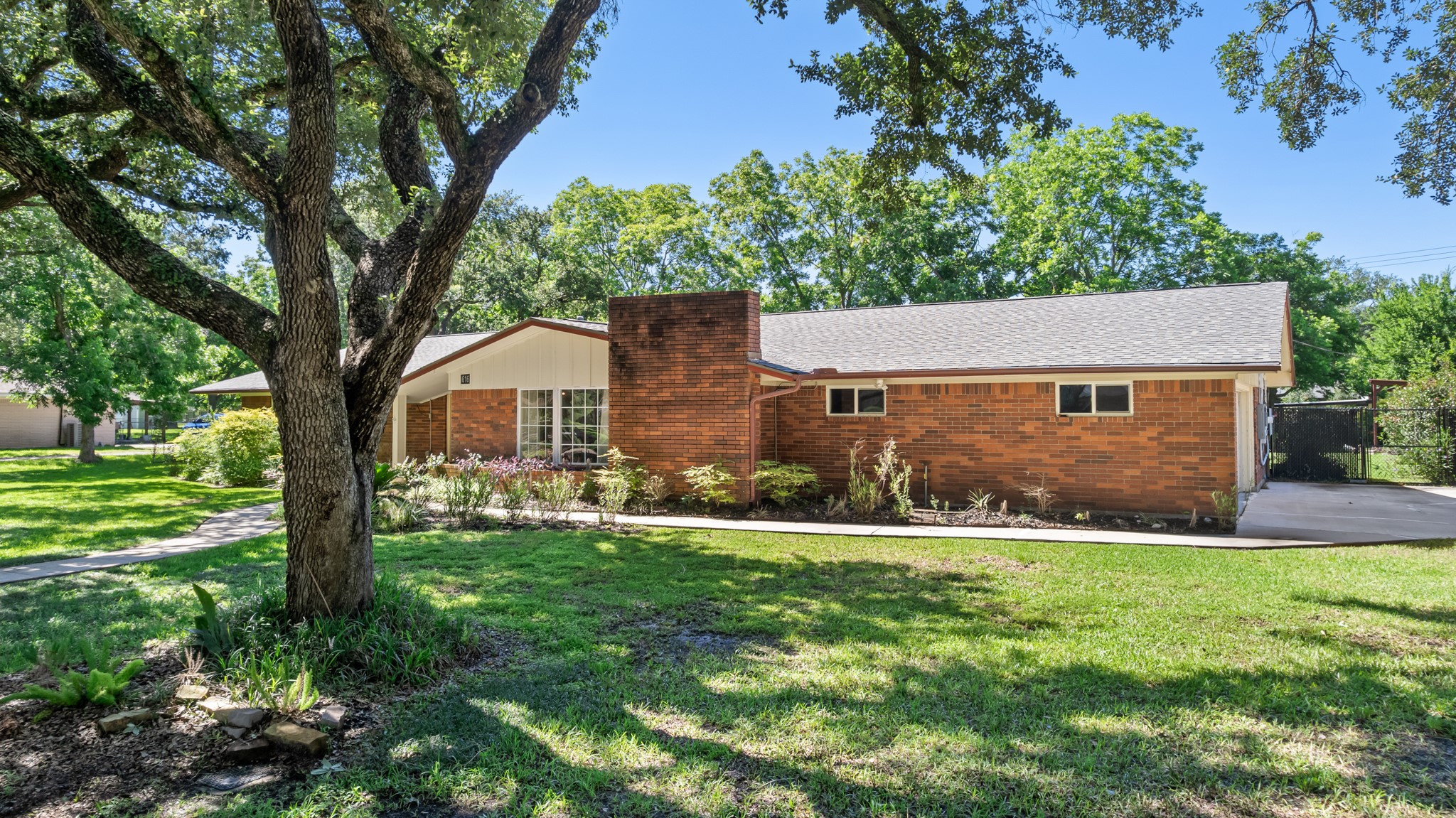 616 Cannan Drive Angleton, TX 77515 - Photo 38 of 49
