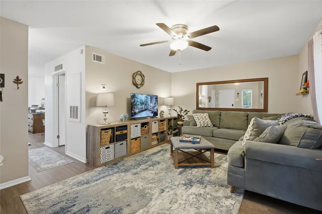 $1,795 | 18617 Egret Bay Boulevard, Unit 1101, Houston, TX 77058