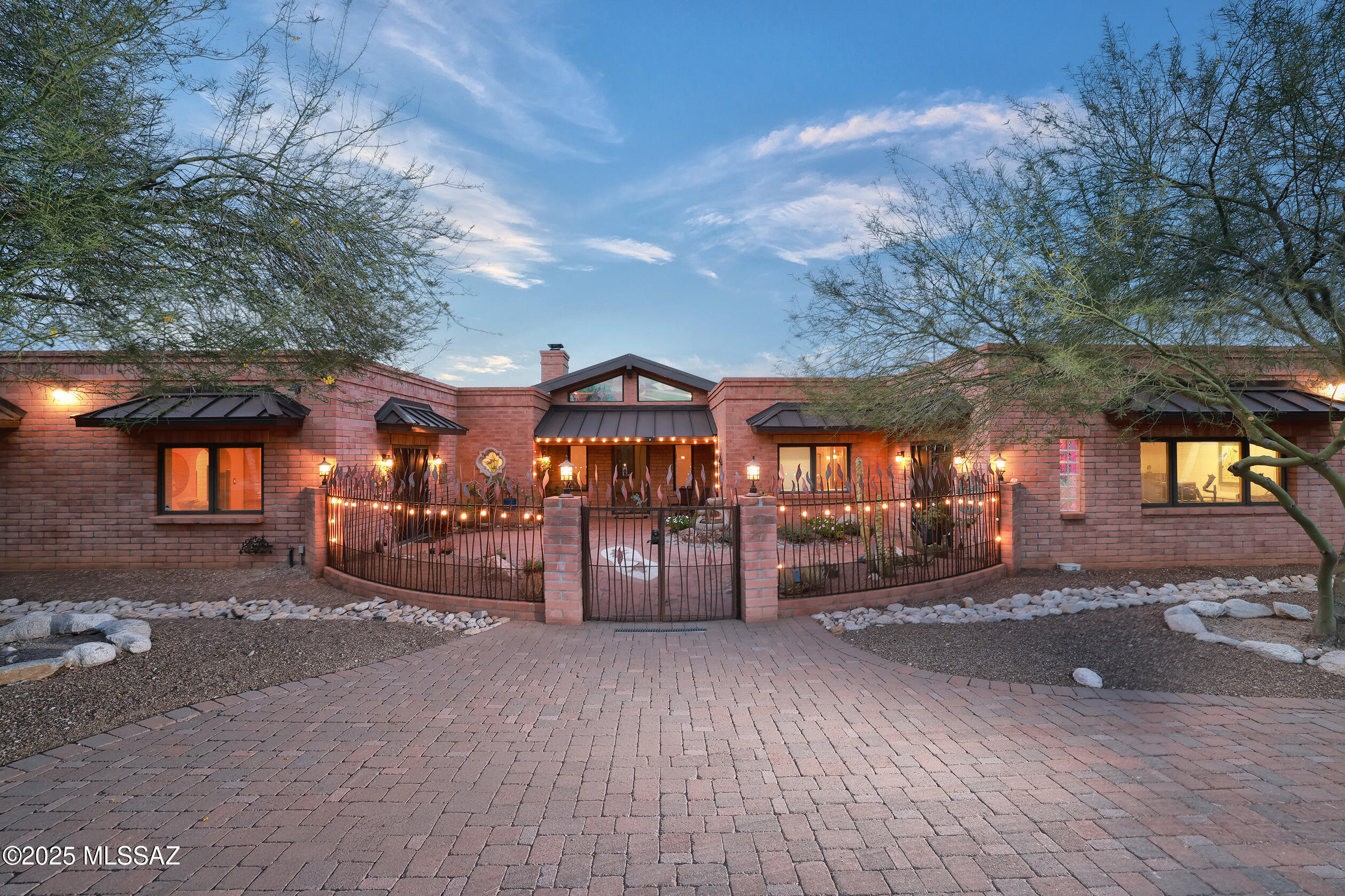 925 North Rancho Del Jefe Loop Tucson, AZ 85748 - Photo 5 of 52 a view of a street with a building in the background