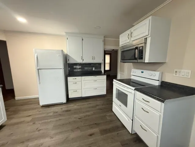 $2,100 | 672 Central Street, Unit A, Franklin, NH 03235