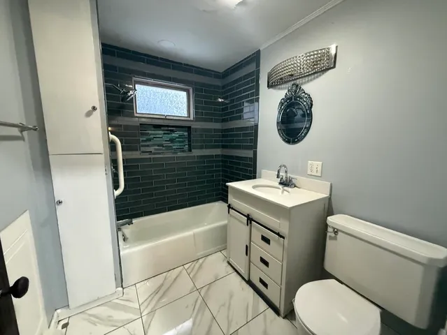 $2,100 | 672 Central Street, Unit A, Franklin, NH 03235