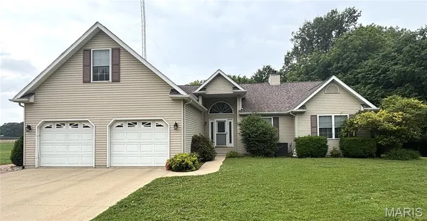 $390,000 | 1366 Stowe Avenue, Greenville, IL 62246