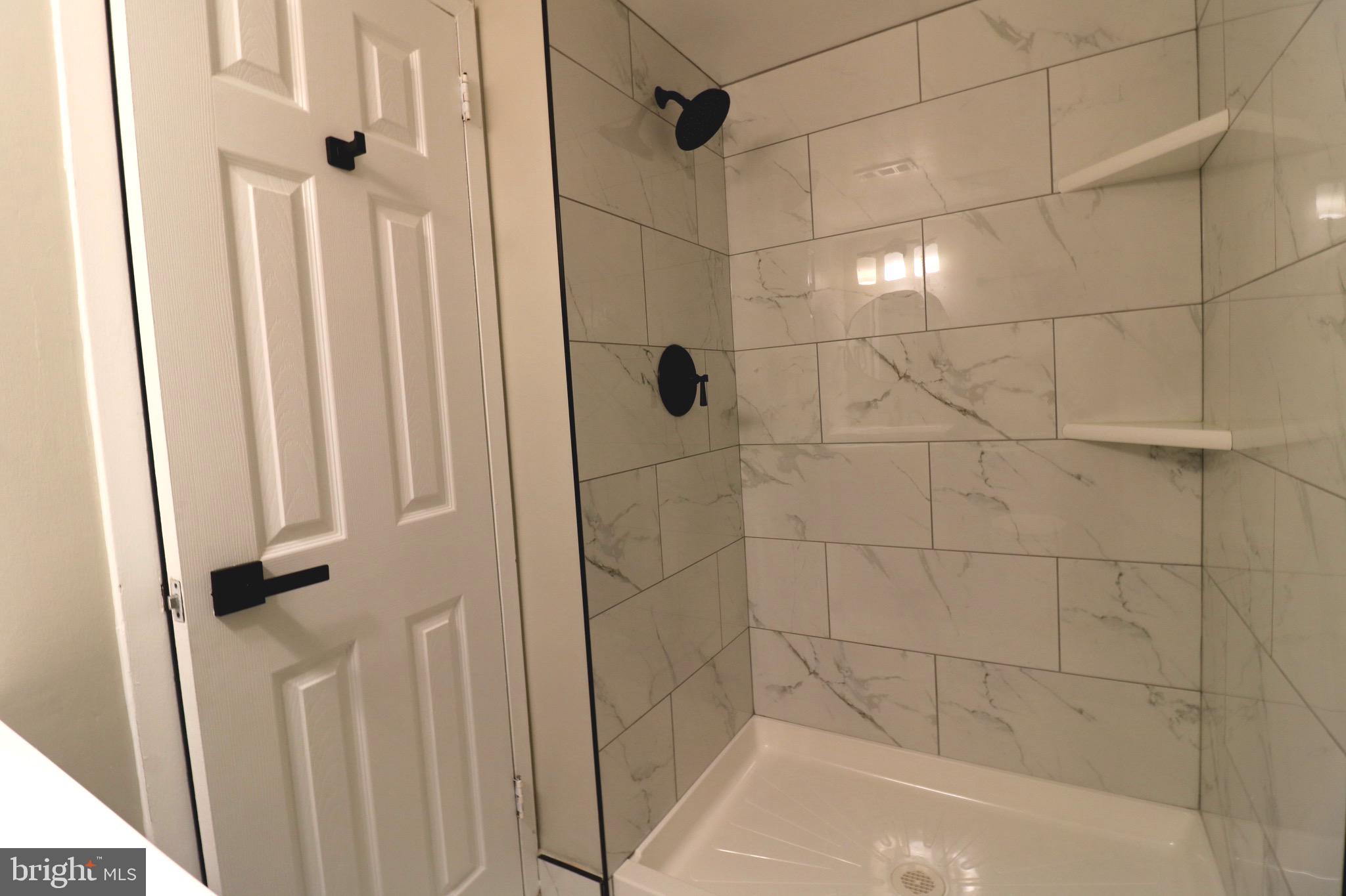 2249 Castle Rock Square, Unit 11C Reston, VA 20191 - Photo 21 of 26 a bathroom with a shower