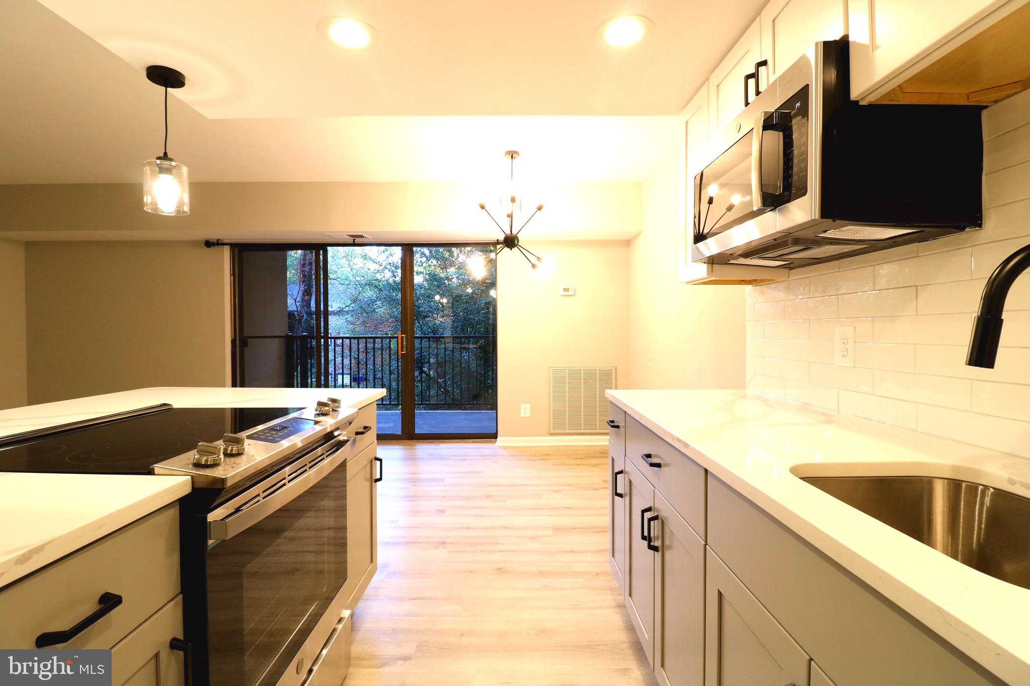 2249 Castle Rock Square, Unit 11C Reston, VA 20191 - Photo 9 of 26 a kitchen that has a sink and a stove
