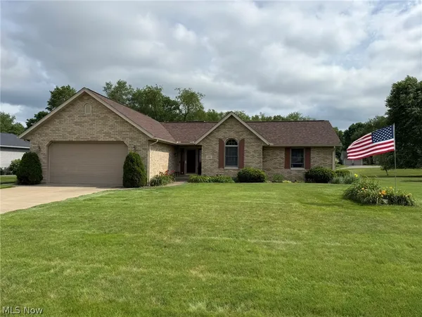 $419,900 | 256 Clarence Drive Southeast, New Philadelphia, OH 44663