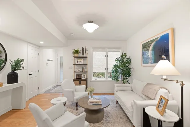 $950,000 | 300 Willow Street, Unit 3, Hamilton, MA 01982