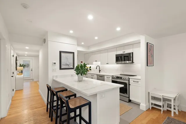 $950,000 | 300 Willow Street, Unit 3, Hamilton, MA 01982