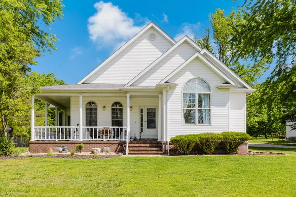 $295,000 | 819 East No Name Road, Carbondale, IL 62902