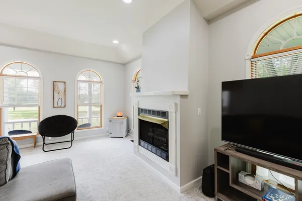 $295,000 | 819 East No Name Road, Carbondale, IL 62902