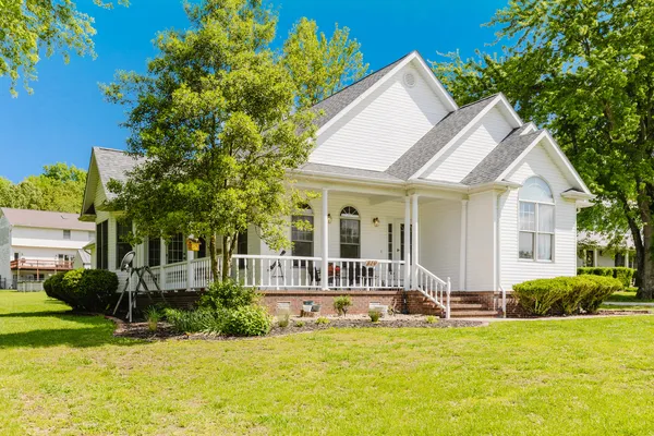 $295,000 | 819 East No Name Road, Carbondale, IL 62902