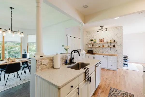 $295,000 | 819 East No Name Road, Carbondale, IL 62902