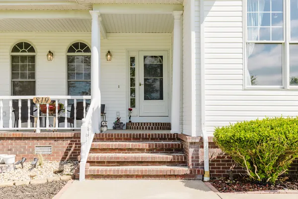 $295,000 | 819 East No Name Road, Carbondale, IL 62902