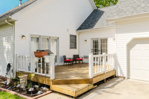 $295,000 | 819 East No Name Road, Carbondale, IL 62902