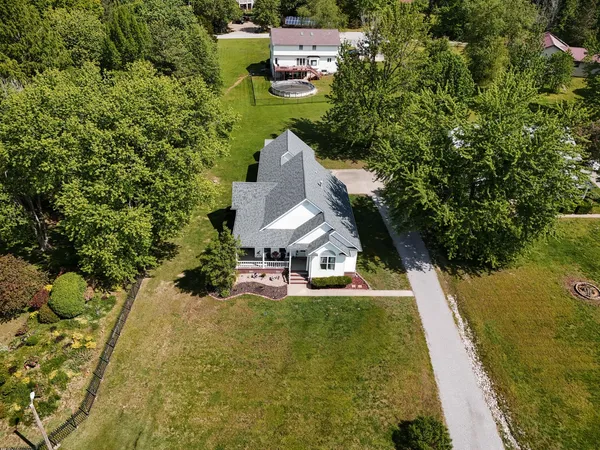 $295,000 | 819 East No Name Road, Carbondale, IL 62902