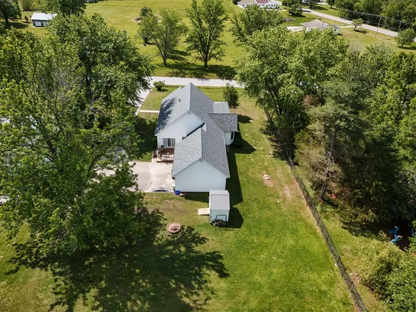 $295,000 | 819 East No Name Road, Carbondale, IL 62902