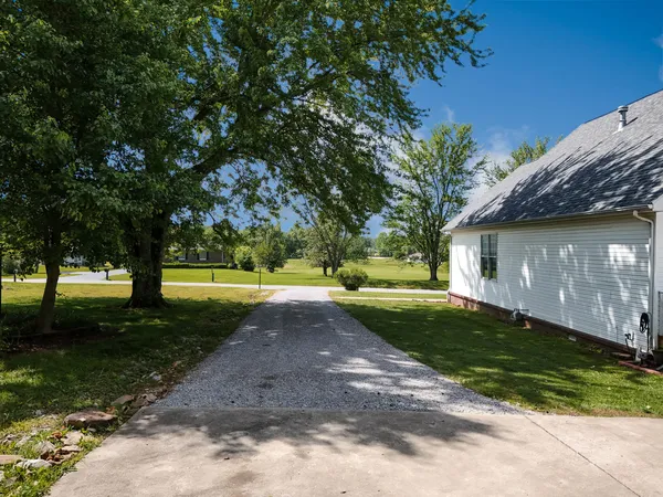 $295,000 | 819 East No Name Road, Carbondale, IL 62902