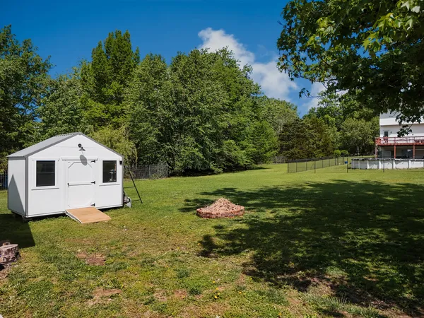 $295,000 | 819 East No Name Road, Carbondale, IL 62902