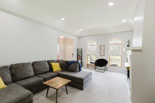 $295,000 | 819 East No Name Road, Carbondale, IL 62902