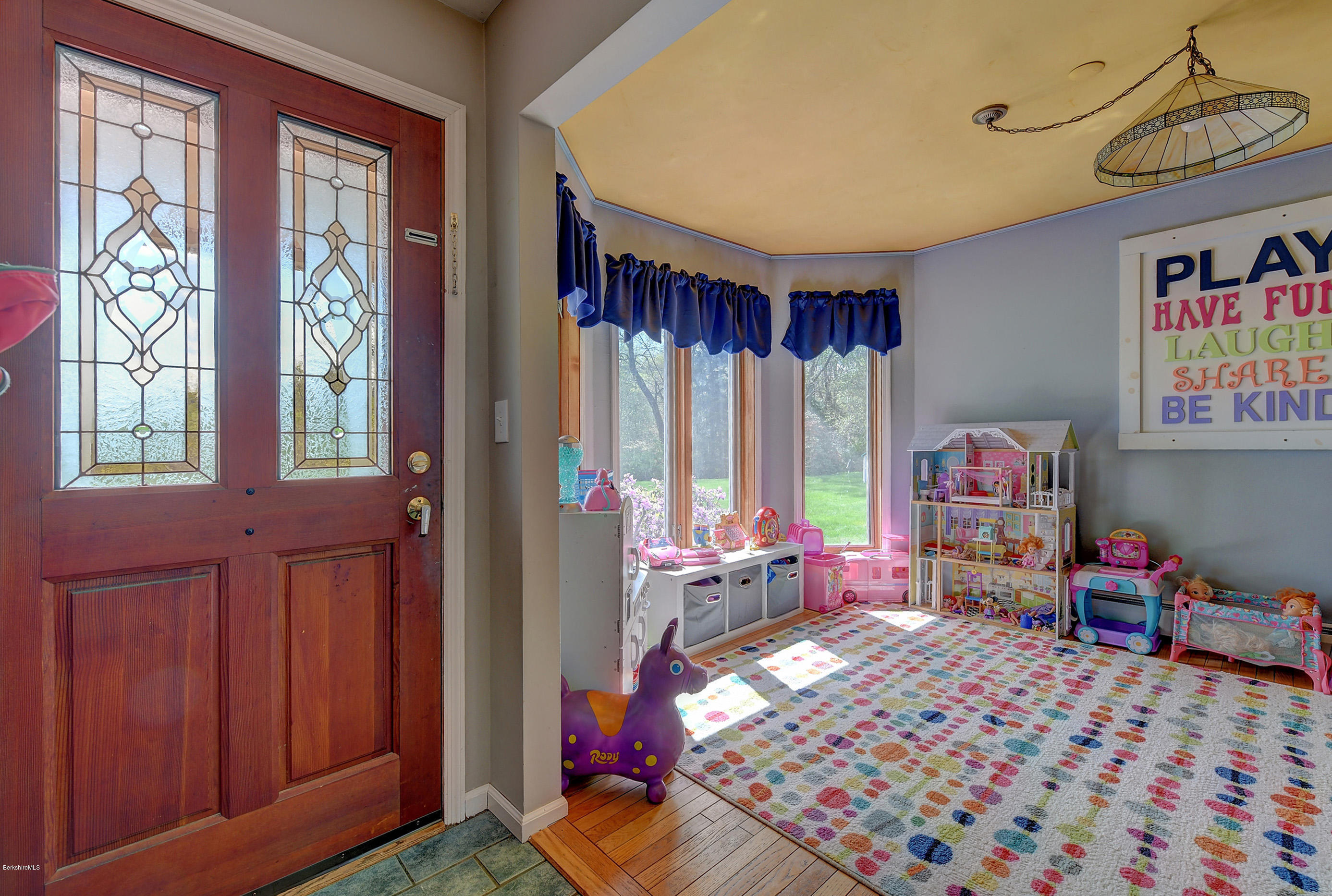634 River Road Clarksburg, MA 01247 - Photo 6 of 42 Entry - Playroom