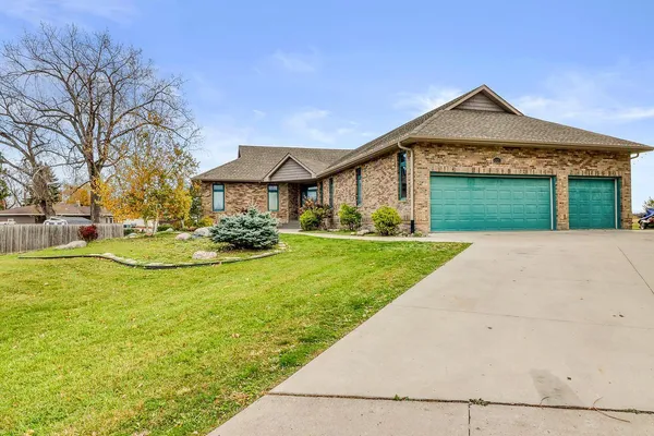 $625,000 | 6425 15th Street South, Fargo, ND 58104