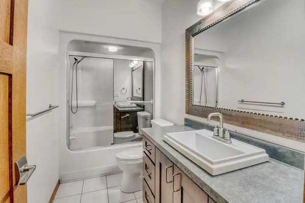 $625,000 | 6425 15th Street South, Fargo, ND 58104