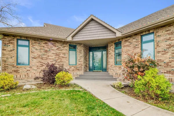 $625,000 | 6425 15th Street South, Fargo, ND 58104