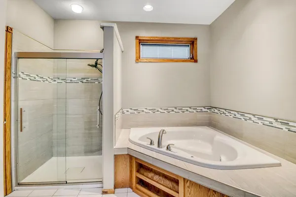 $625,000 | 6425 15th Street South, Fargo, ND 58104