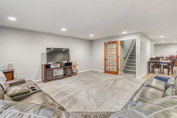 $625,000 | 6425 15th Street South, Fargo, ND 58104