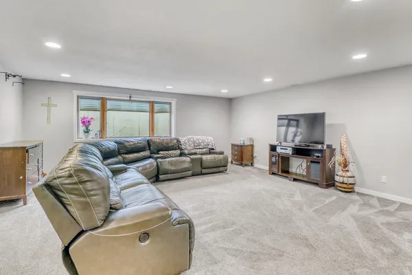 $625,000 | 6425 15th Street South, Fargo, ND 58104