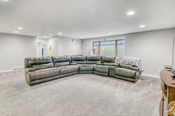 $625,000 | 6425 15th Street South, Fargo, ND 58104